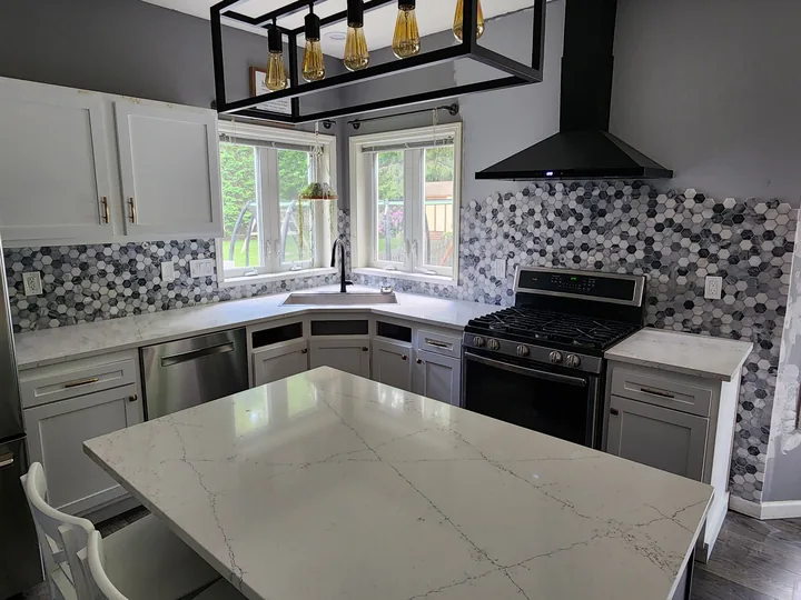 Gray and white hex mosaic backsplash in a modern kitchen